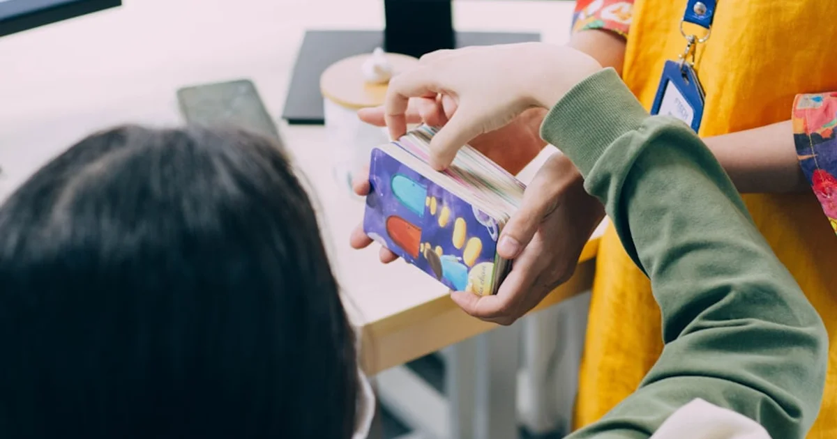 كيف تختار التطبيقات التعليمية الأفضل لأطفالك عبر ميزة معتمد من المعلمين؟