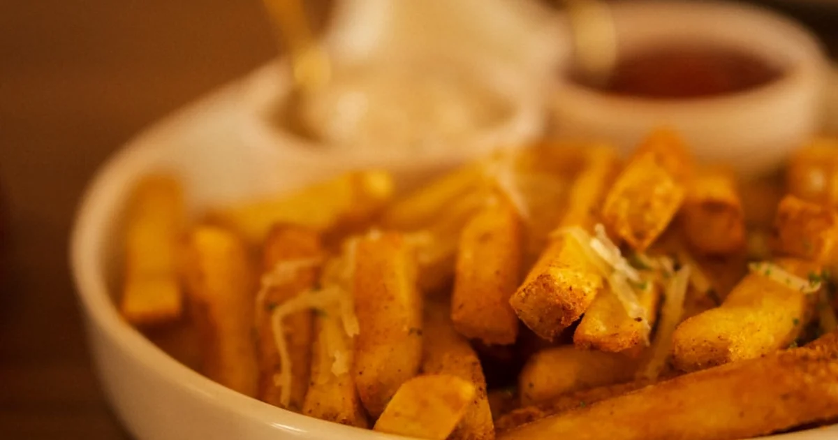 وداعاً للزيوت الضارة: ابتكار تقني يجعل البطاطس المقلية أكثر صحة وقرمشة