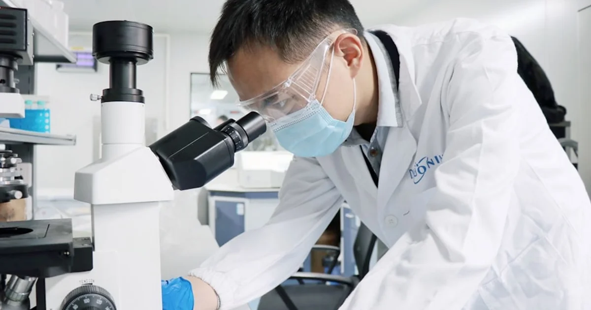 خطأ مخبري يتحول إلى ثورة في صناعة الأدوية باستخدام الضوء