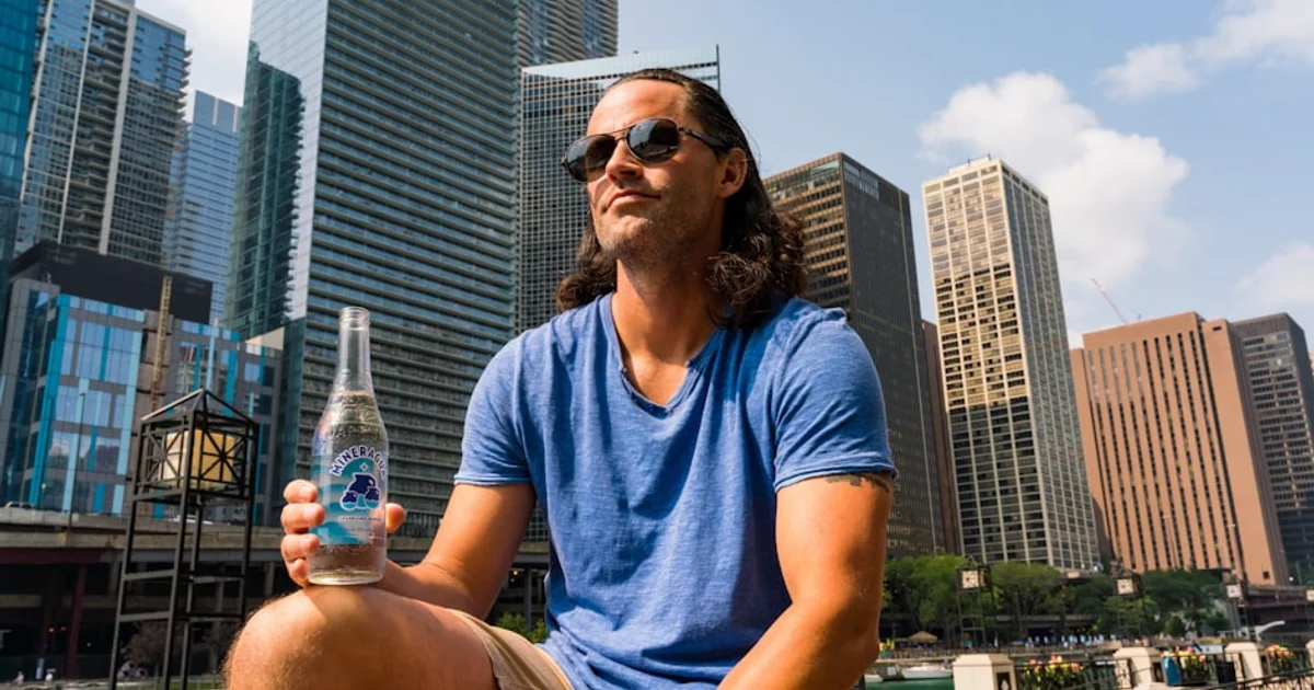 هل المياه الفوارة سر مخفي لحرق الدهون أم مجرد بديل للصودا؟